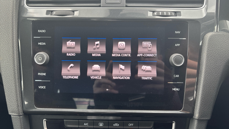 Volkswagen Golf 1.6 TDI SE [Nav] 5dr Diesel Hatchback